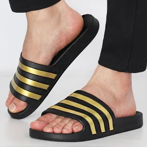 Product Image of the 아디다스 슬리퍼 Adilette Aqua 블랙+골드 3S