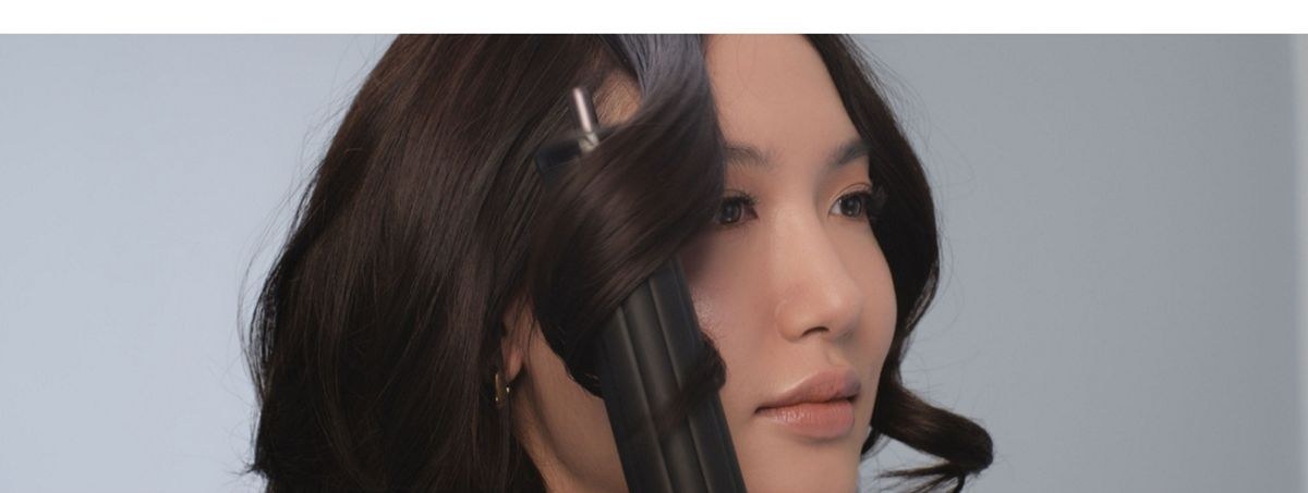코안다2x 배럴로 컬을 만드는 다이슨 공식 스타일링 장면